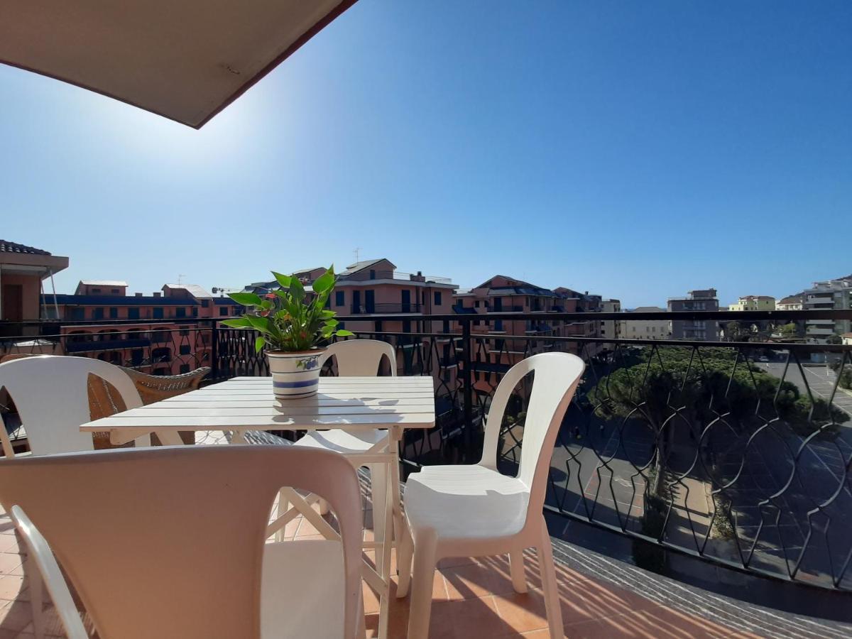 Nel Blu Apartamento Marina dʼMarina dʼAndora Exterior foto